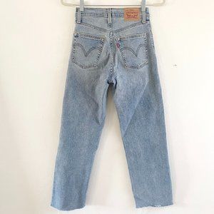 Levi's Ribcage Straight cropped jeans